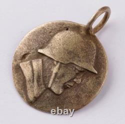 Pendentif allemand de la Seconde Guerre mondiale en argent 800 soldat de la WWII avec chapeau en acier armée allemande Wehrmacht