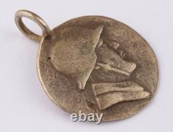 Pendentif allemand de la Seconde Guerre mondiale en argent 800 soldat de la WWII avec chapeau en acier armée allemande Wehrmacht