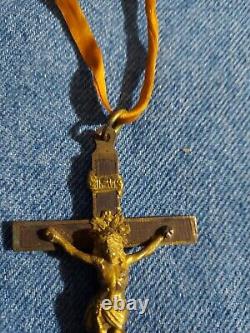 Pendentif pectoral croix crucifix de l'officier de l'armée allemande Wehrmacht de la Seconde Guerre mondiale antique