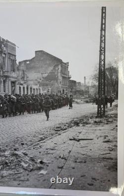Photo du Corps des transmissions de l'armée américaine de la Seconde Guerre mondiale : prisonniers allemands, Zerbst, Allemagne, 63e division d'infanterie