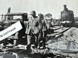Photo vintage de la Seconde Guerre mondiale : soldats de l'armée allemande, camion, train approchant de Kiev (Kijev)