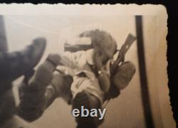 Photographie de la Luftwaffe allemande de la Seconde Guerre mondiale : parachutiste en saut, photo de Fallschirmjäger 3 x 4