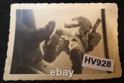 Photographie de la Luftwaffe allemande de la Seconde Guerre mondiale : parachutiste en saut, photo de Fallschirmjäger 3 x 4
