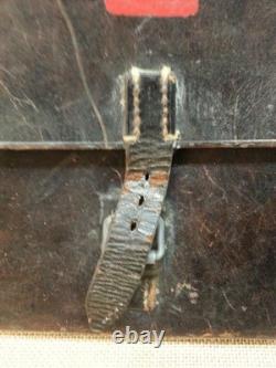 Poche à outils allemande de la Seconde Guerre mondiale avec un insigne de la 5e armée américaine peint dessus