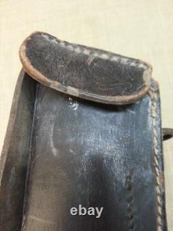 Poche à outils allemande de la Seconde Guerre mondiale avec un insigne de la 5e armée américaine peint dessus