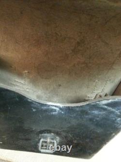 Poche à outils allemande de la Seconde Guerre mondiale avec un insigne de la 5e armée américaine peint dessus