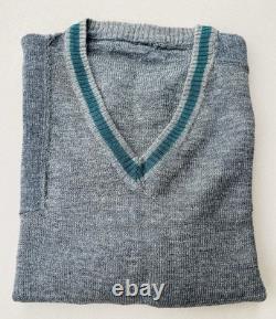 Pull en laine grise de l'armée allemande de la Seconde Guerre mondiale, col en V, bande verte, réparations, taille moyenne