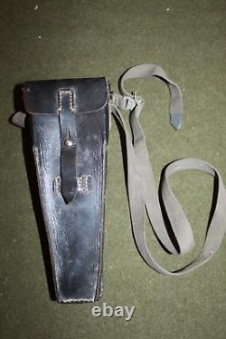 Rare Original WW2 German Army Black Leather K98 Gren. Lau. Kit Pouch 43 d, Empty

 <br/>		

<br/>Rareté originale de la Seconde Guerre mondiale de l'armée allemande : Pochette vide en cuir noir pour le kit de grenade K98 Gren. Lau. 43 d