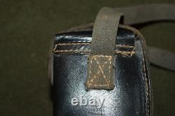 Rare Original WW2 German Army Black Leather K98 Gren. Lau. Kit Pouch 43 d, Empty<br/><br/> Rareté originale de la Seconde Guerre mondiale de l'armée allemande : Pochette vide en cuir noir pour le kit de grenade K98 Gren. Lau. 43 d