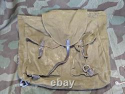 Sac à dos M41 original allemand de la Seconde Guerre mondiale se fixant aux sangles en Y de la Wehrmacht.