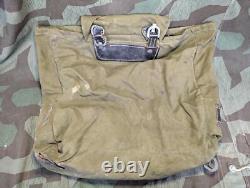Sac à dos M41 original allemand de la Seconde Guerre mondiale se fixant aux sangles en Y de la Wehrmacht.