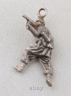 Seconde Guerre mondiale Allemand WW2 Pendentif MP 40 Parachutiste en ATTAQUE Mitrailleuse MILITAIRE Armée