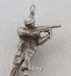 Seconde Guerre mondiale Allemand WW2 Pendentif MP 40 Parachutiste en ATTAQUE Mitrailleuse MILITAIRE Armée