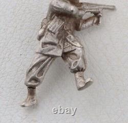 Seconde Guerre mondiale Allemand WW2 Pendentif MP 40 Parachutiste en ATTAQUE Mitrailleuse MILITAIRE Armée