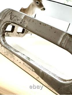 Selle de cavalerie de l'armée allemande de la Seconde Guerre mondiale, étriers et livre sur la cavalerie de la Wehrmacht