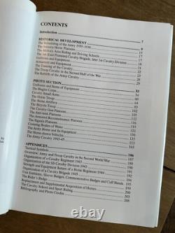 Selle de cavalerie de l'armée allemande de la Seconde Guerre mondiale, étriers et livre sur la cavalerie de la Wehrmacht