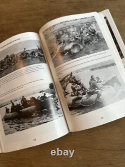 Selle de cavalerie de l'armée allemande de la Seconde Guerre mondiale, étriers et livre sur la cavalerie de la Wehrmacht