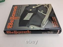 Uniformes de Parade de l'Armée Allemande de la WWII WAFFENROCK Signés par Curley & Stewart 1ère Édition